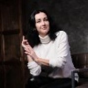 Елена Любимова